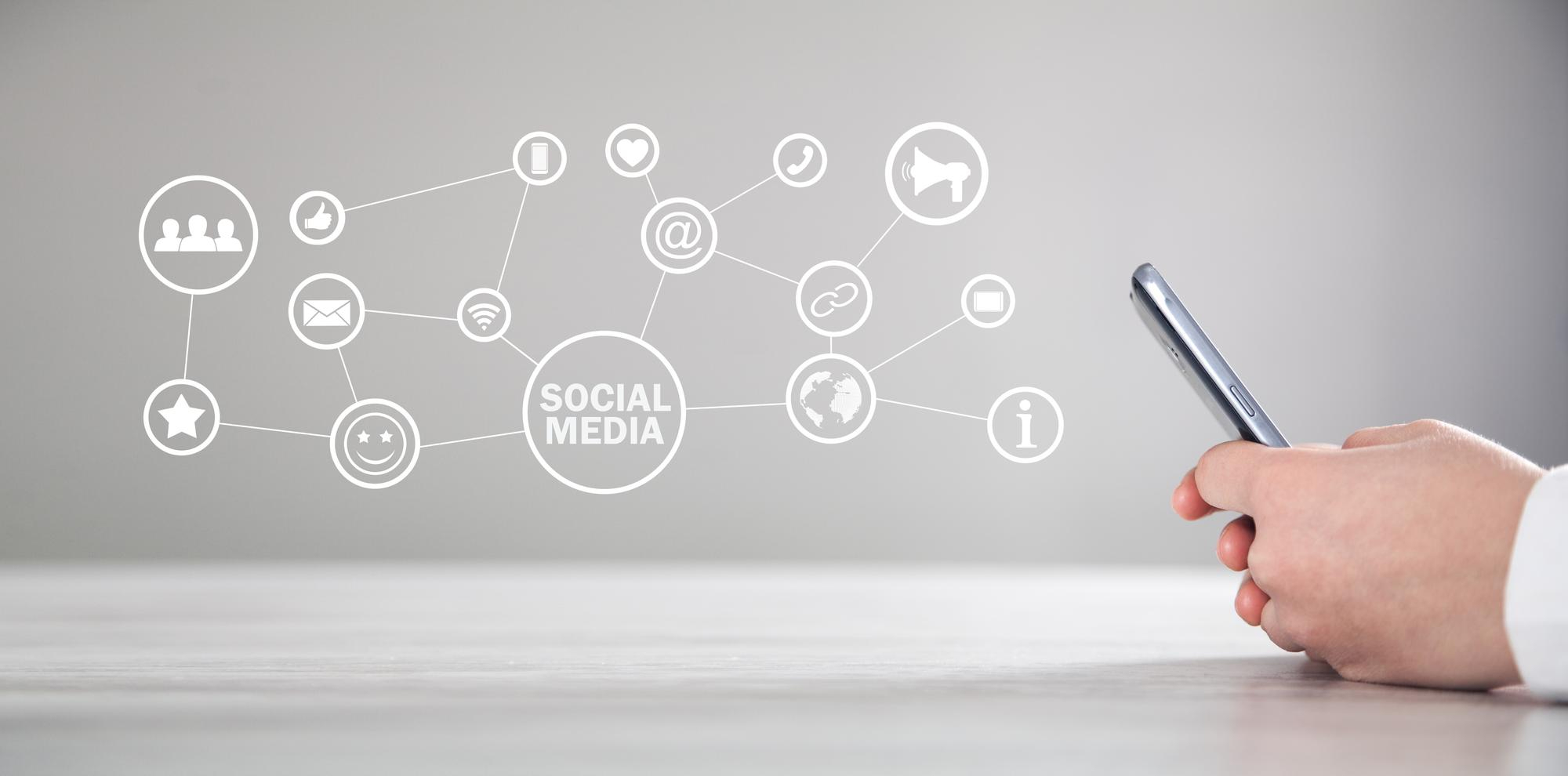 Canales de comunicación que existen con los clientes